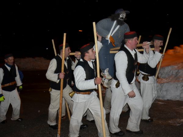 „DEDI“ ZAZVONILI U KOSINJU